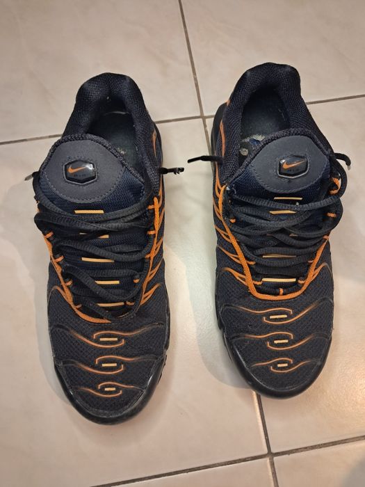 Оригинални Nike Air Max Plus (TN) – Размер 41 – Черно/Оранжево