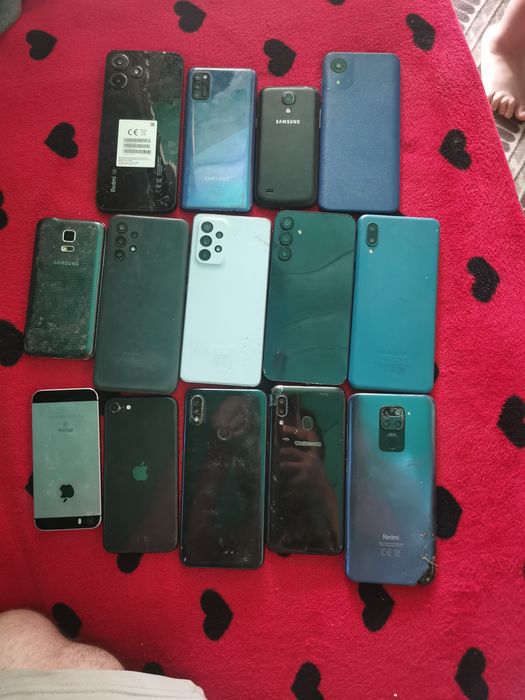 Vând 14 telefoane