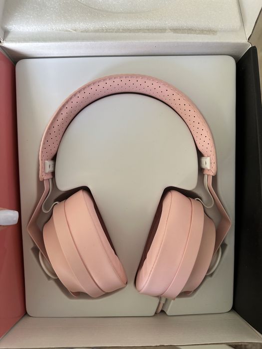 Нови слушалки Cougar Phontum S Pink