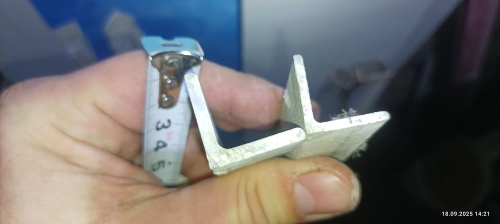 Уголок алюминиевый