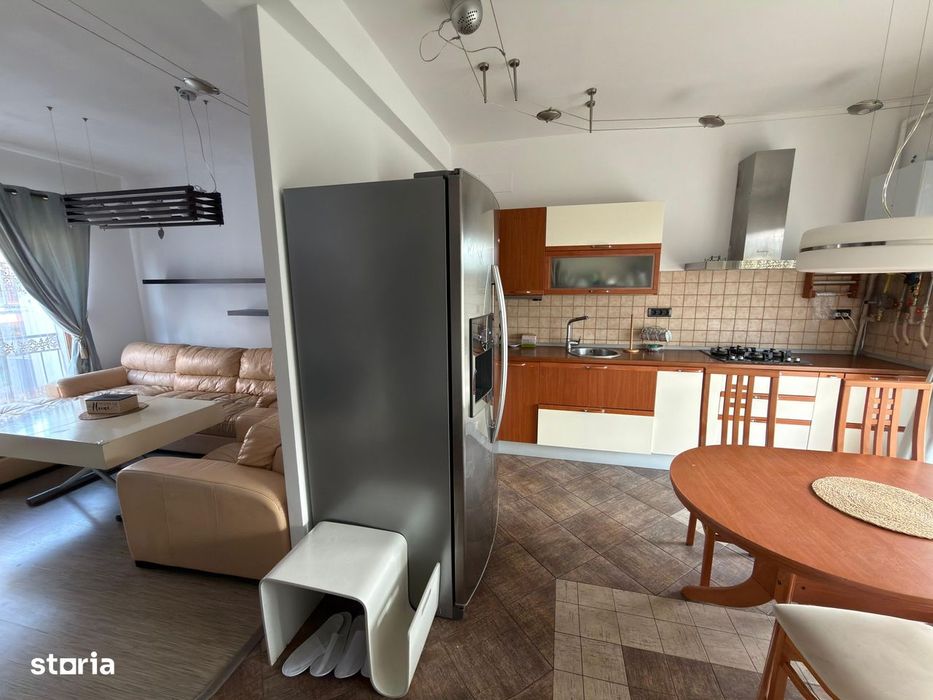Apartament 3 camere decomandate, dispus pe două nivele — fotografia 1