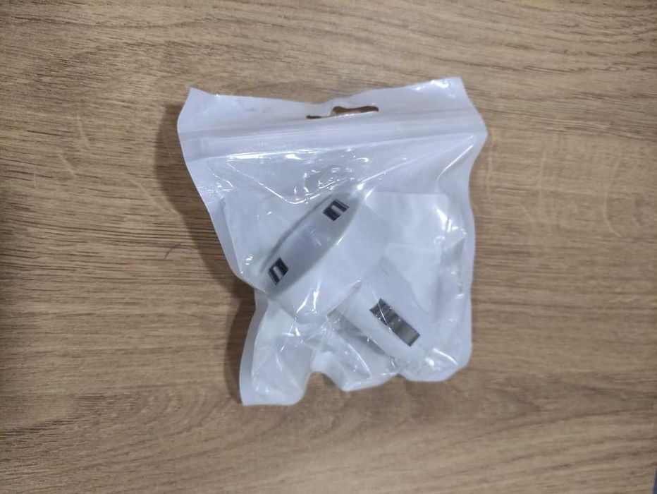 2 х USB 2.0 (зарядка) в прикуриватель авто. Белый. новое. в упаковке