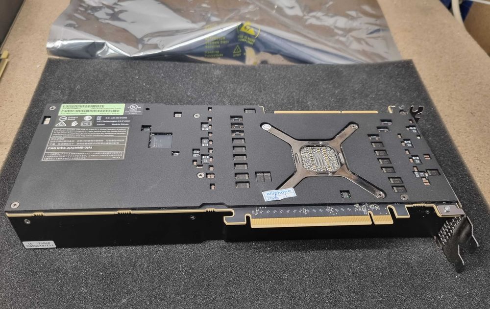 Видеокарти AMD Radeon Instinct MI50 32GB HBM2