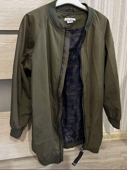 Подростковый бомбер на девочку