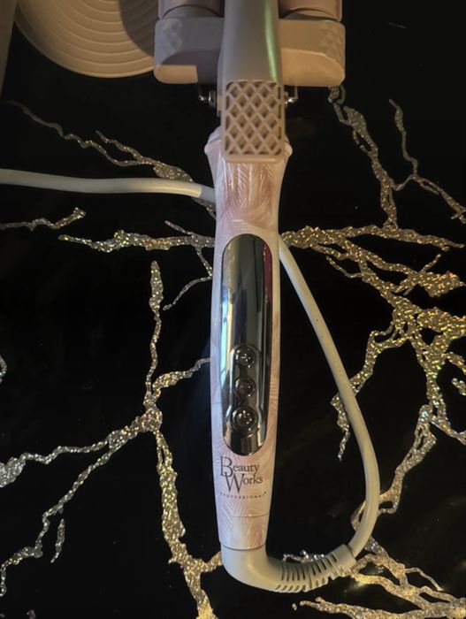 Triple Barrel Curling Iron + Mat & Case