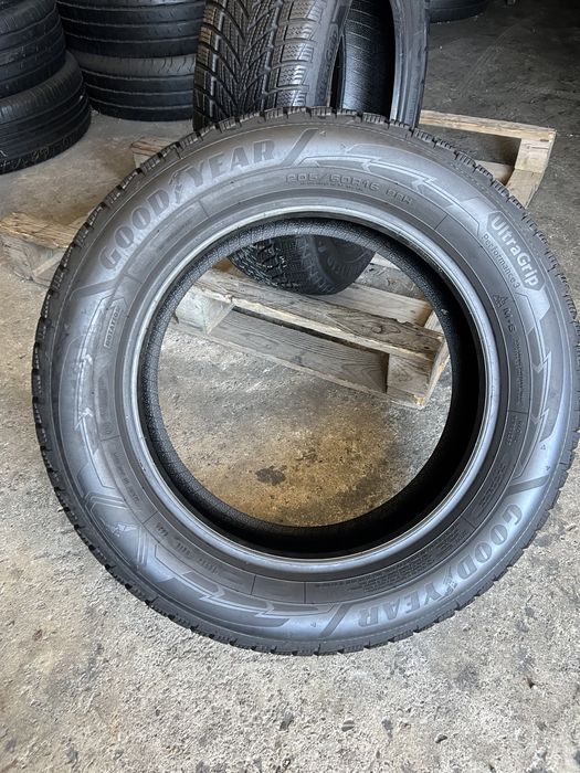 2 anvelope de iarna 205/60/16 Goodyear 8.4 mm DOT4524!
