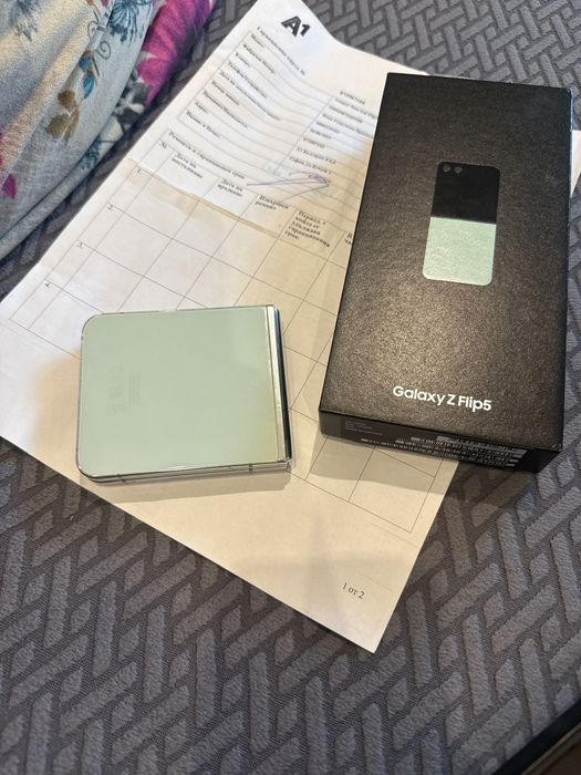 Samsung Z Flip 5 mint