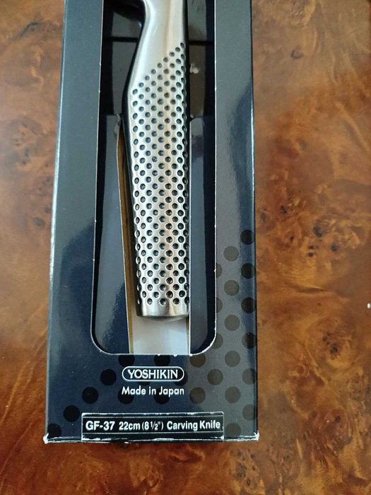 Продам набор: нож Global+точильный камень V-SANE (покупал в Польше)