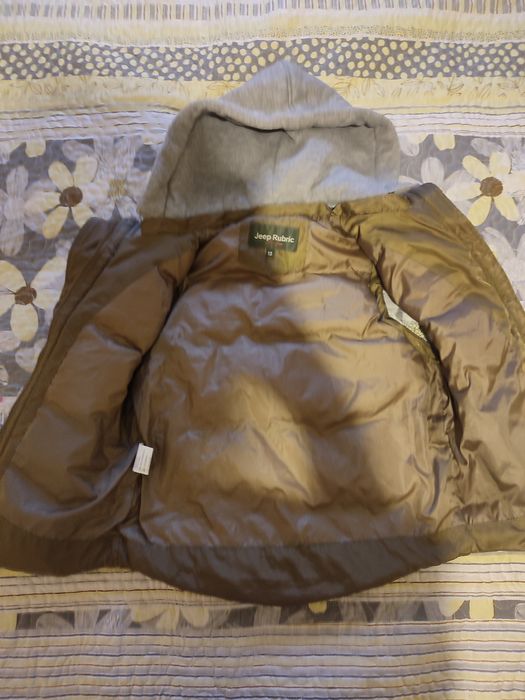 Детская жилетка с капюшоном