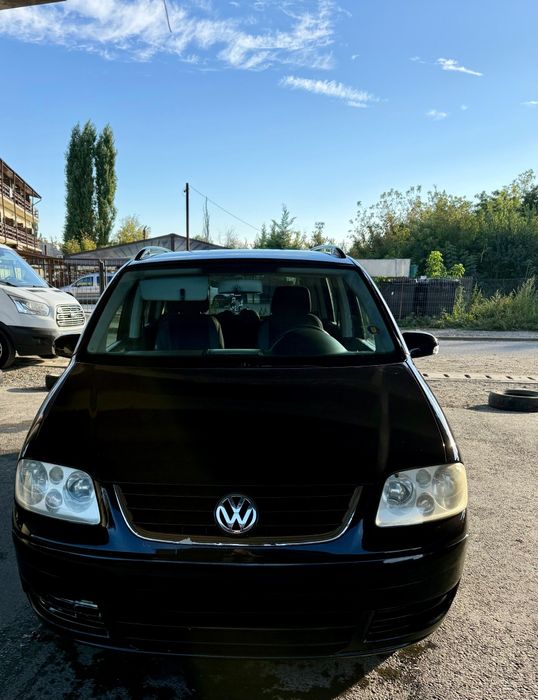 Vând Touran 1.9 TDI 2004 Culoare: Negru-preț 2000 Euro