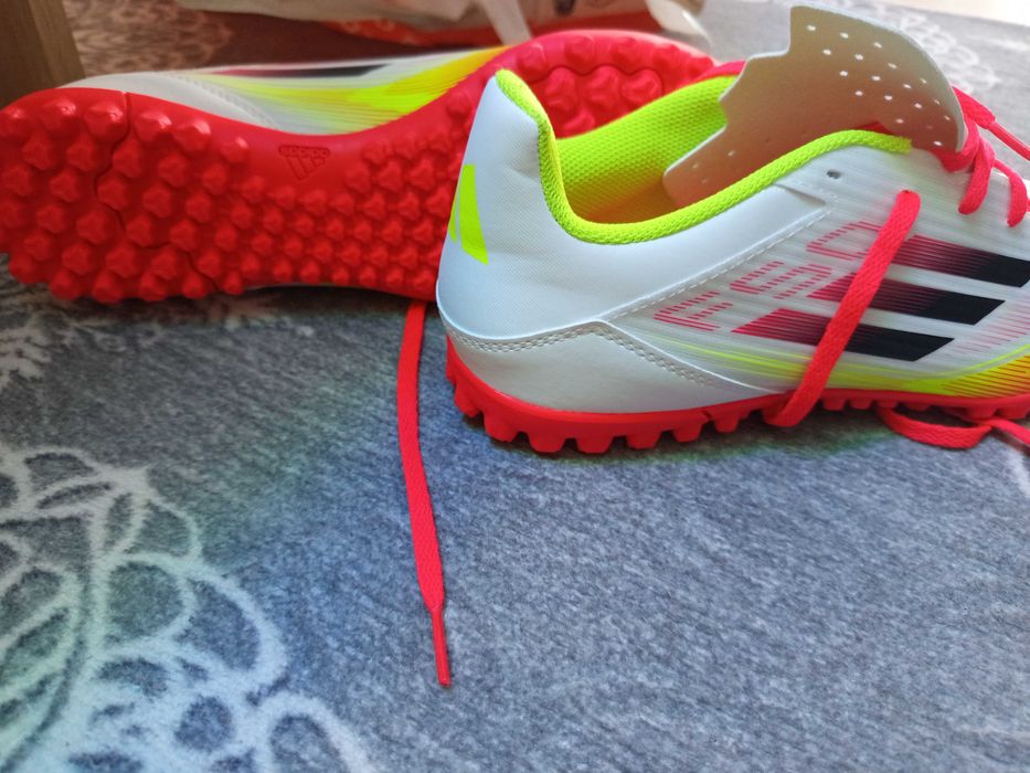 Продават се Обувки Adidas