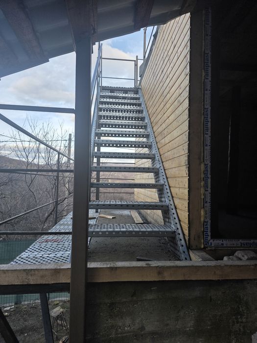 Scari metalice pentru mansarde