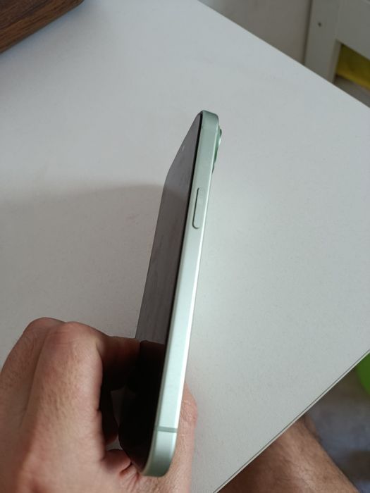 Apple iPhone 15 green