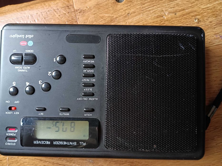 транзисторен приемник като нов.