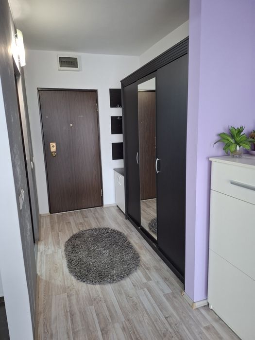 Închiriez studio