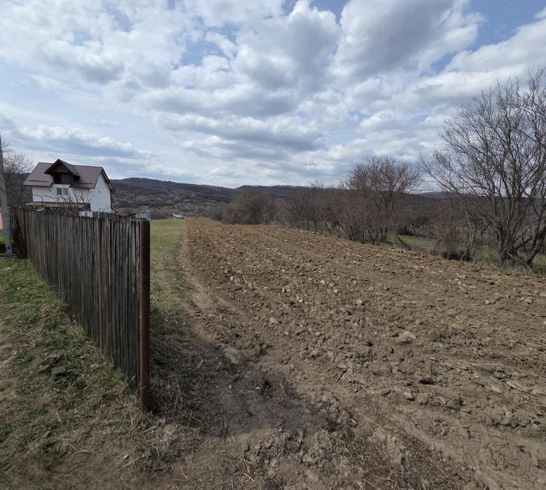 Teren intravilan 2.551 mp Măgureni - Toate utilităţile la poartă