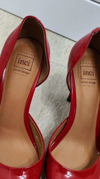 Продам женские туфли