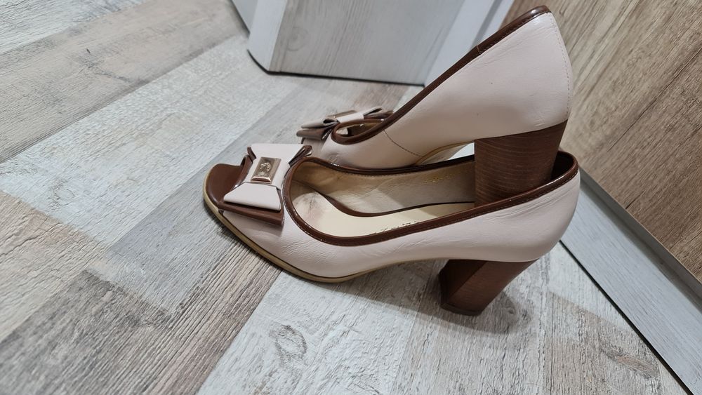 Продам женские туфли.