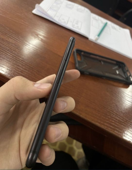 iPhone 8 black 64g