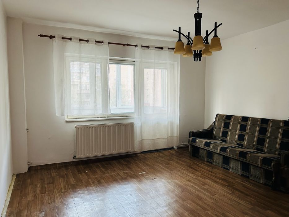 Proprietar/ vand apartament 2 camere decomandat/ zona trei alimentare