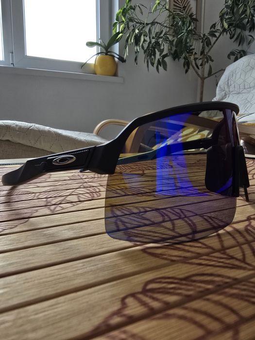 Слънчеви очила Oakley Sutro