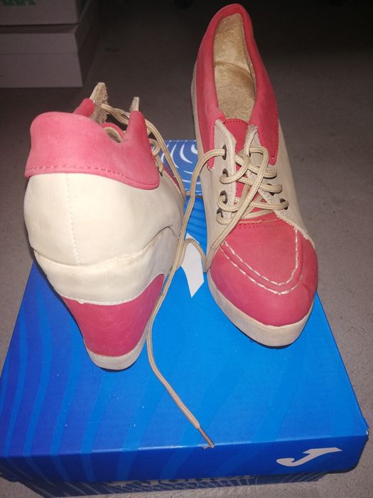 Încălțăminte purtata foarte putin