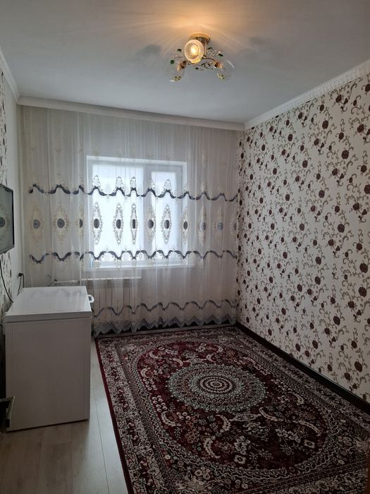 Продам  4 - комнатную  квартиру
