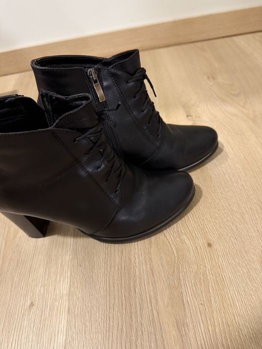 Дамски боти с ток