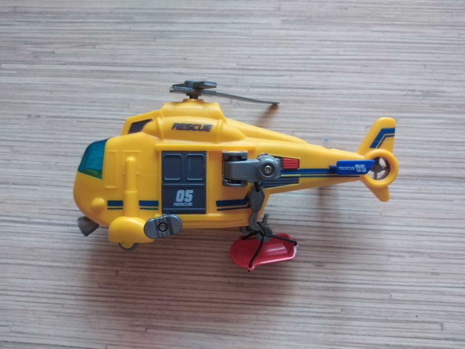 Фигурки Наруто, топка, кресло, въртележка, хеликоптер, кола, пистолет