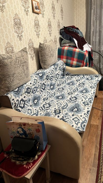 продается диван раскладной 20 тысяч ,