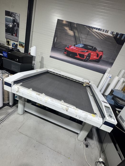 Masa de Taiat Zund M-1200 Flatbed Plotter