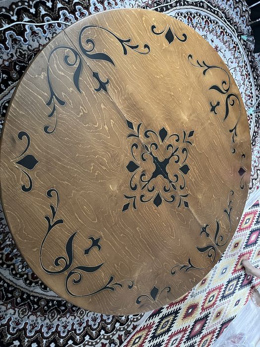 Продам круглый национальный стол