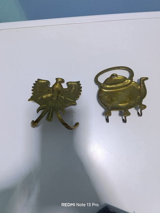 Бронзови закачалки