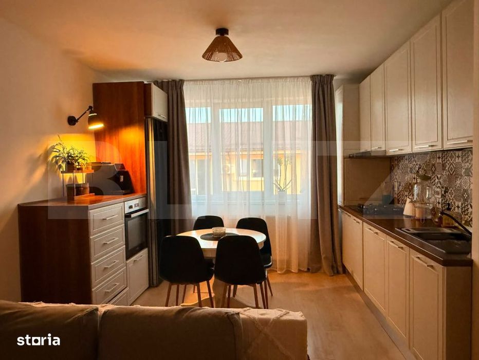 Apartament cu 3 camere de vanzare, Garaj subteran, zona Centrala