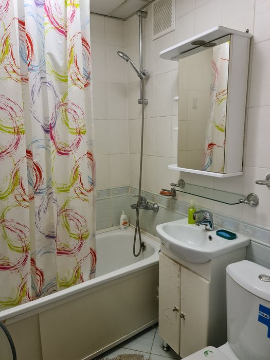 Продам 1,5  на дворце спарта