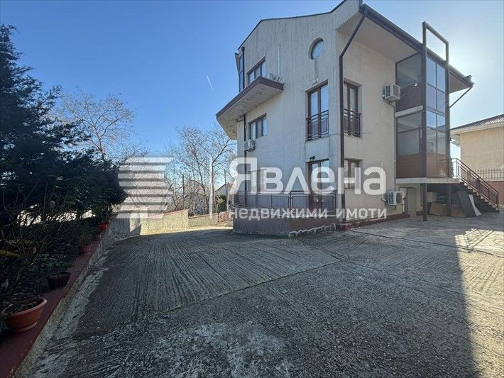 Курортна и туристическа сграда, подходяща за многофамилна къща