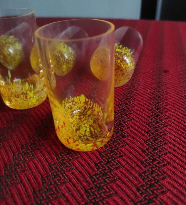 Set de pahare nou nouț în cutie.
Va rog vizualizati si celelalt