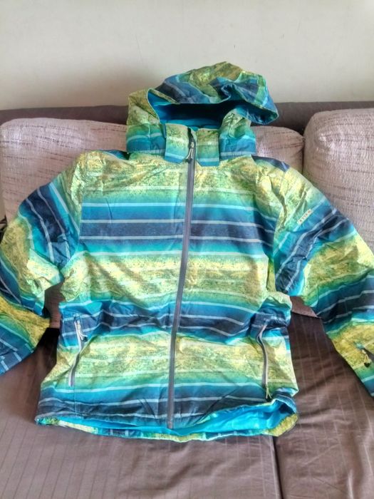 Продавам ски якета за момчета