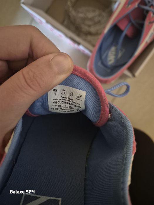 Страхотни обувки Vans