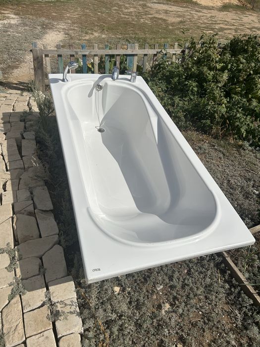 Продается ванна акриловая