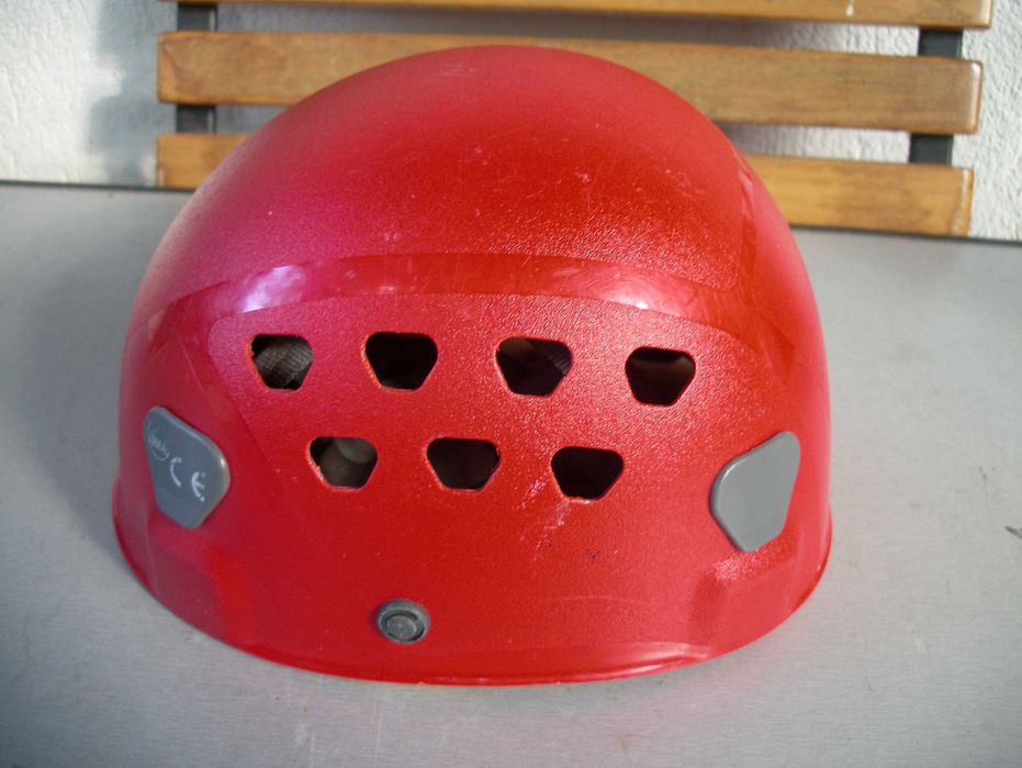 Продавам каски PETZL ECRIN ROCK