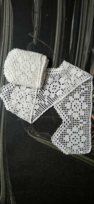 Dantelă lucrată manual