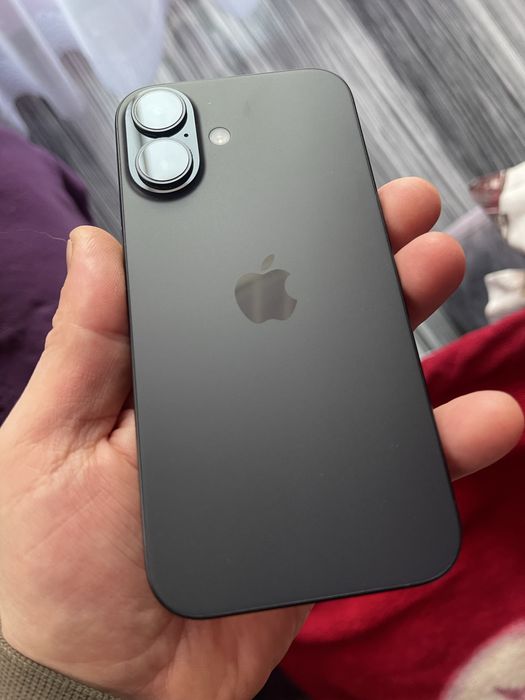 Vand iphone 16 la cutie cu garantie factura