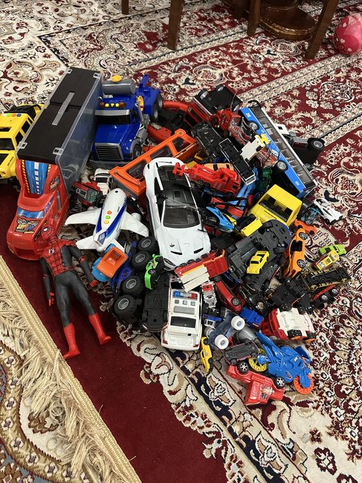 Продам машинки металические