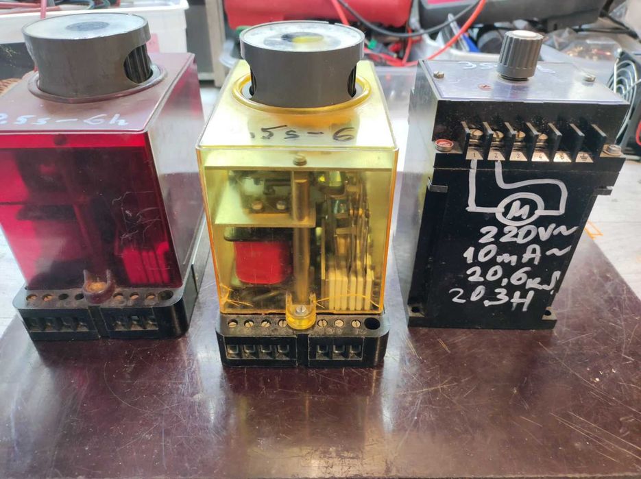 Продават се електромеханични таймери работещи на 220 волта