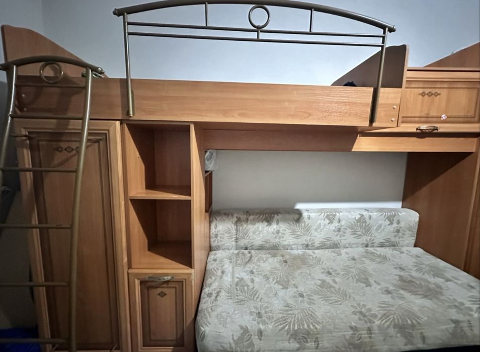 Двухъярусная кровать