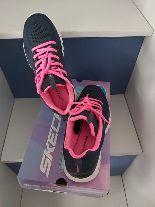 Adidași  skechers