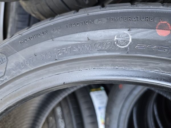 245/40/18 MOMO 4бр