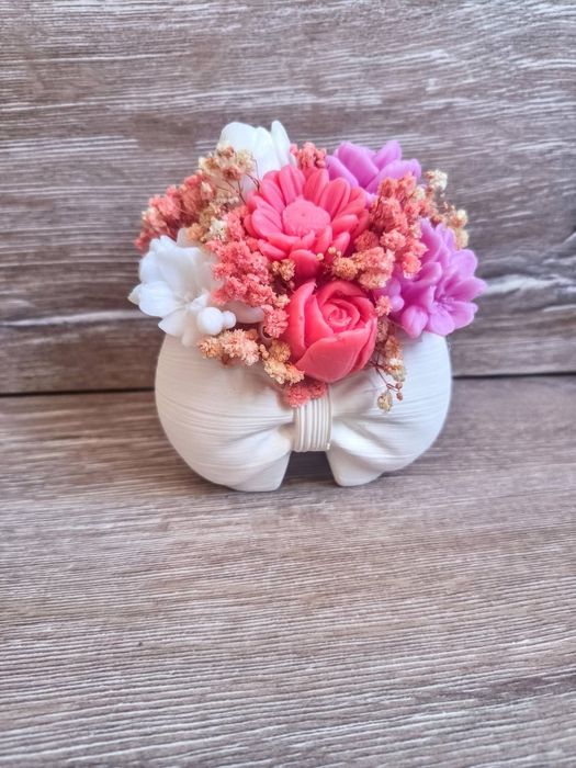 Сапунени букети в нежни кашпи