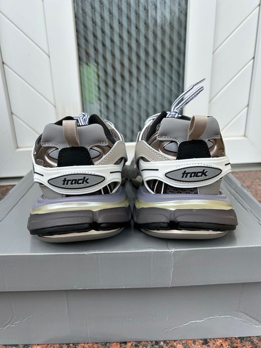 Vând Balenciaga Track